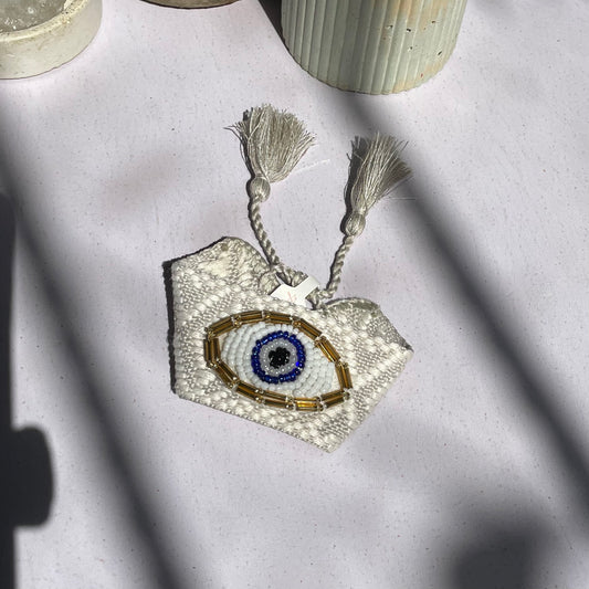 Pulseras Tejidas con Ojos