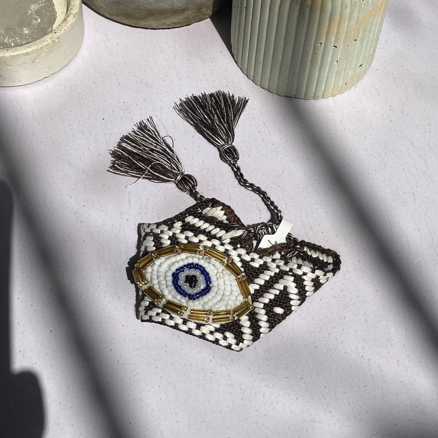 Pulseras Tejidas con Ojos