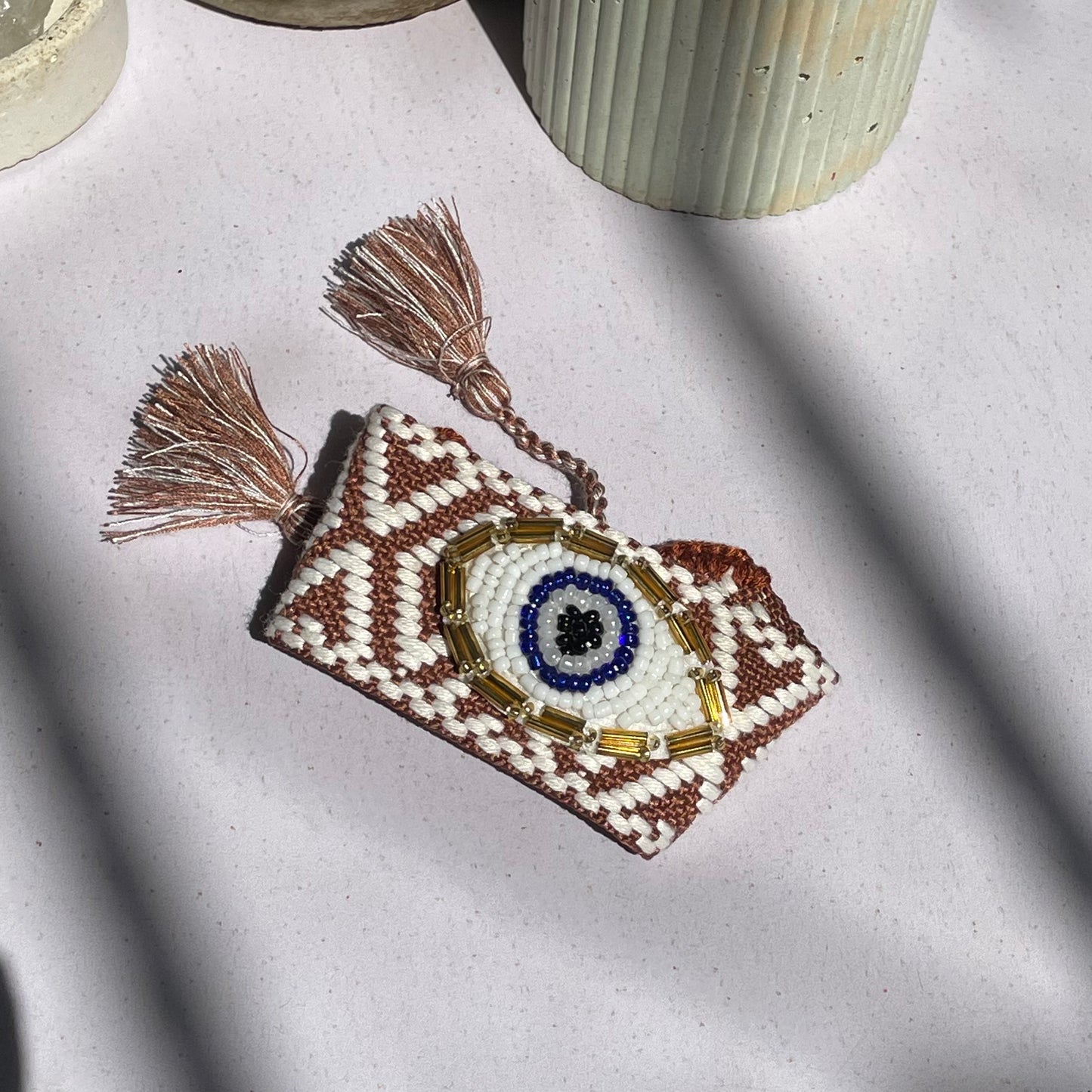 Pulseras Tejidas con Ojos