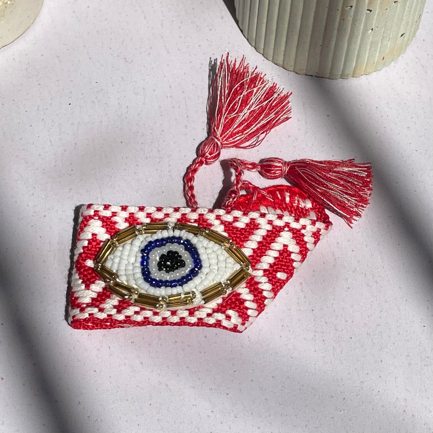 Pulseras Tejidas con Ojos