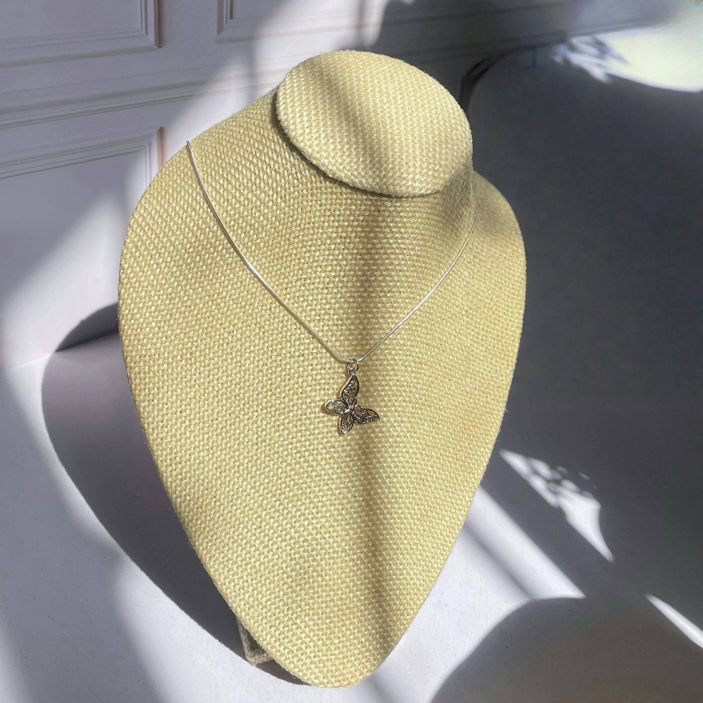 Collar Mariposa de Plata