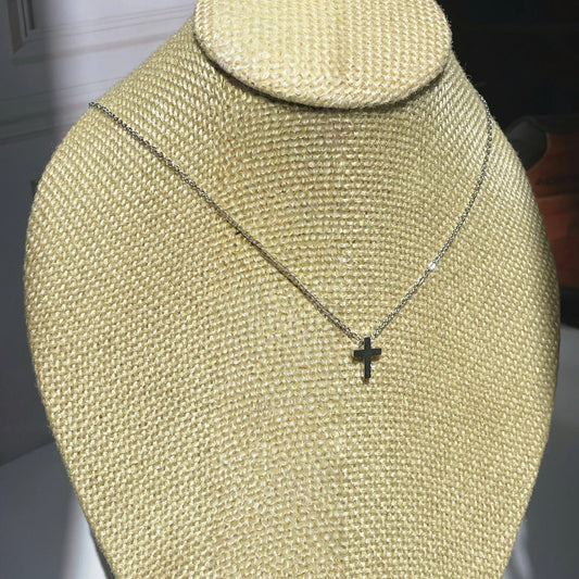 Collar de Cruz Plateada Chica