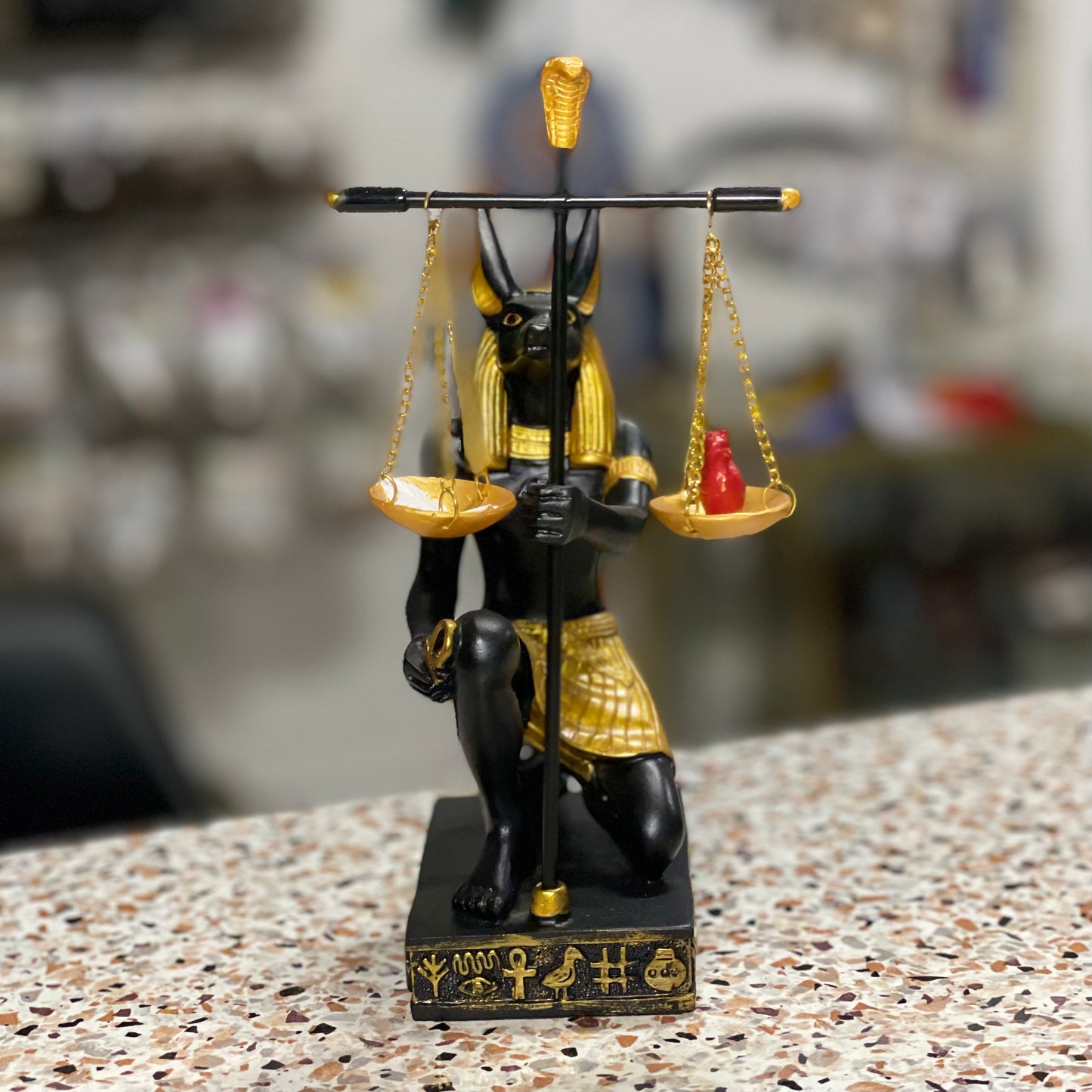 Figura Anubis balanza