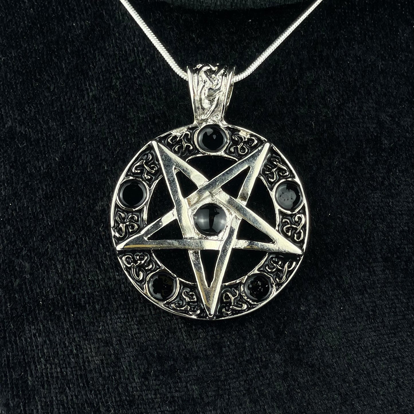 Dije de Pentagrama Invertido