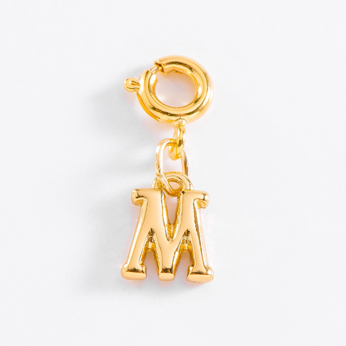 Dije con Inicial M en Baño de Oro 18k NICE