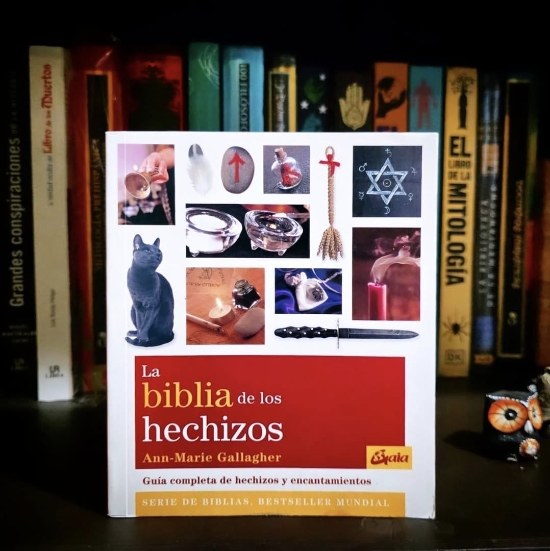 Libro “La Biblia De Los Hechizos.”