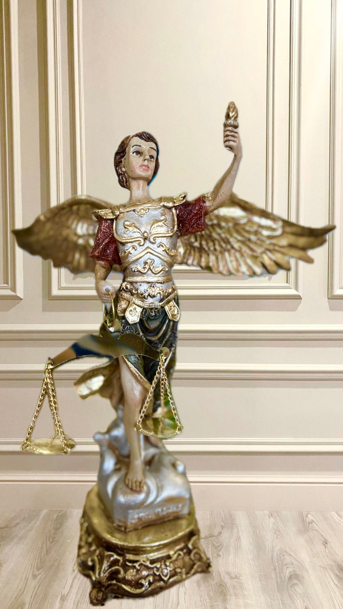 Figura del Arcángel Uriel. 40cm