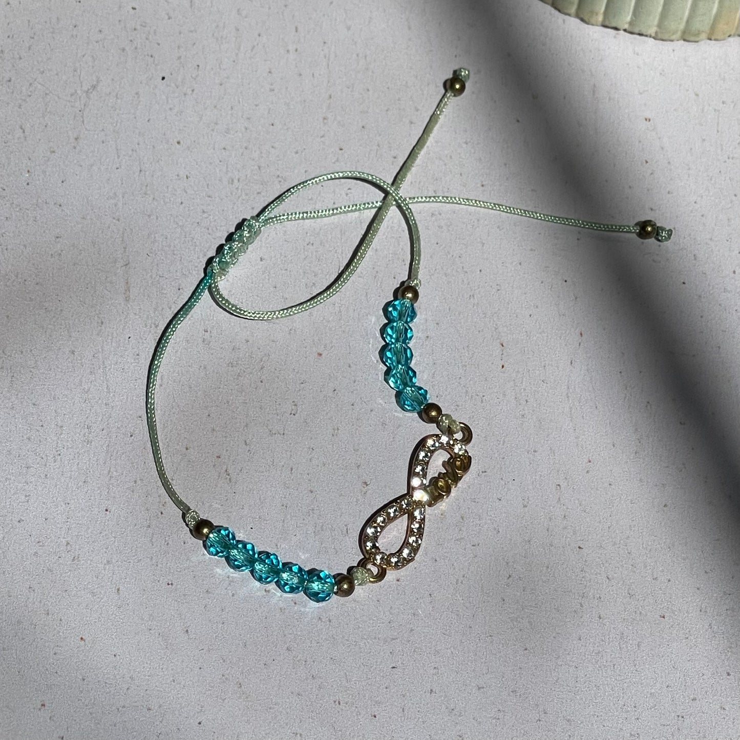 Pulseras Ajustables con Dije de Brillo