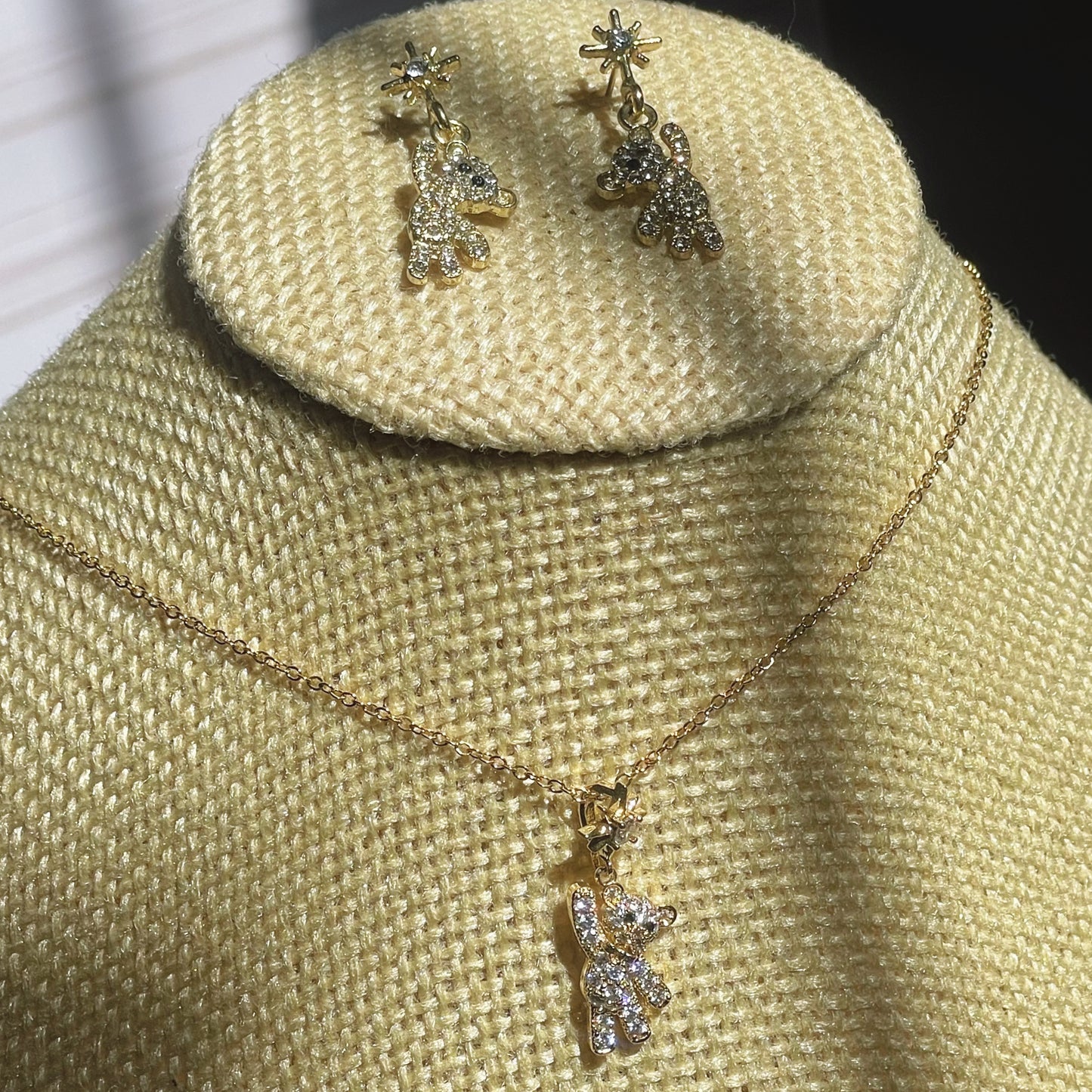 Set de Oso con Collar y Aretes con Zirconias