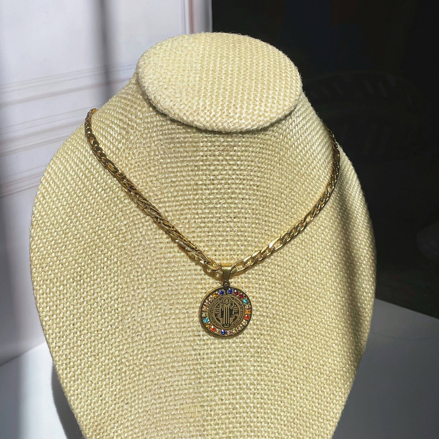 Collar de San Benito con Zirconias de Colores