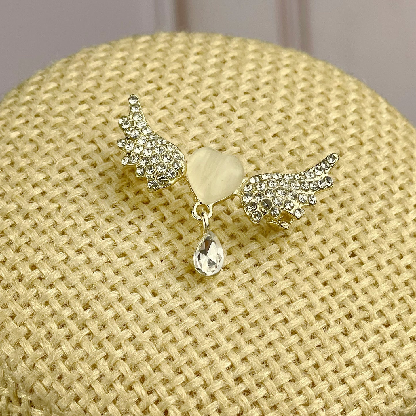 Broche de Corazon con Alas de Angel