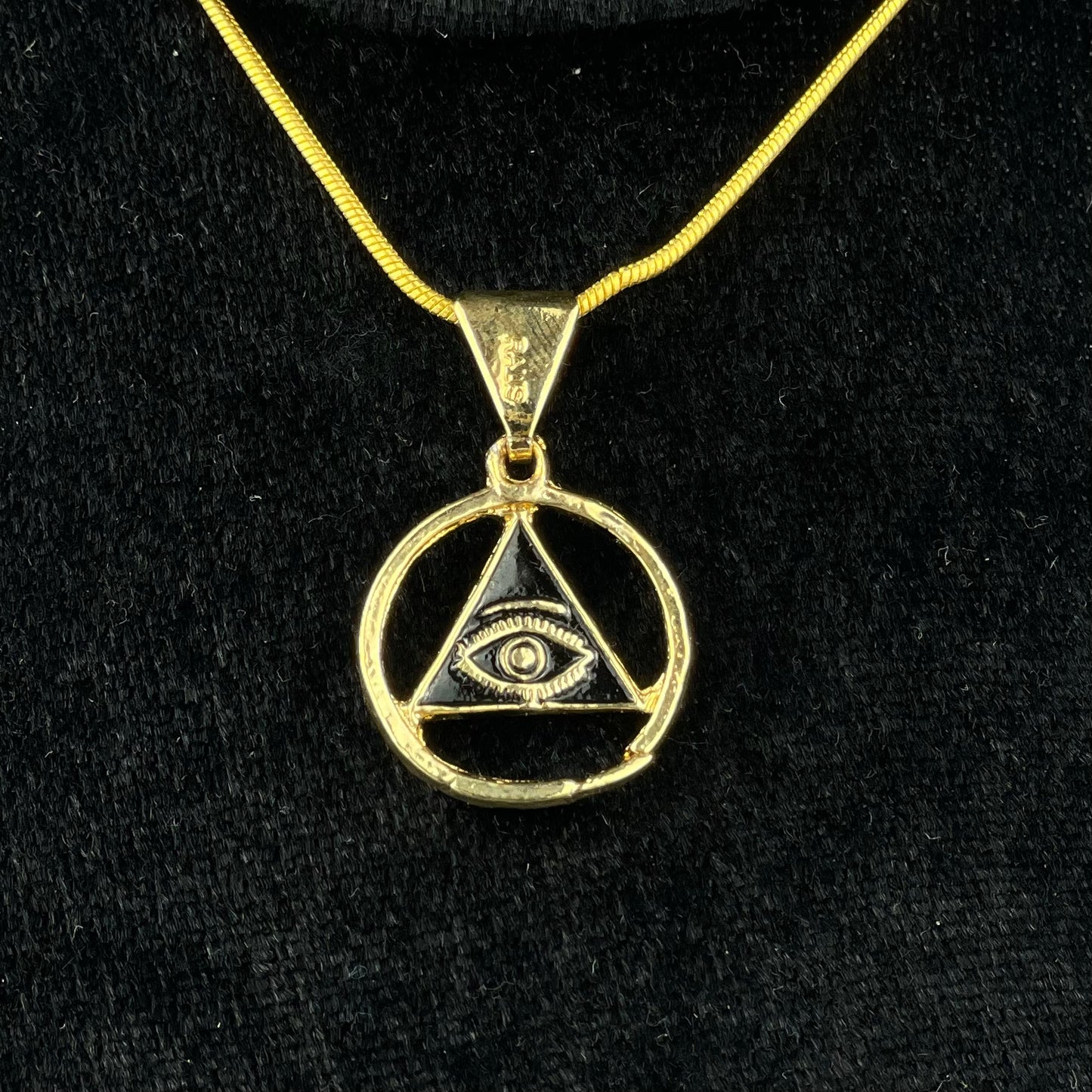 Dije del Ojo de Orus en Chapa de Oro