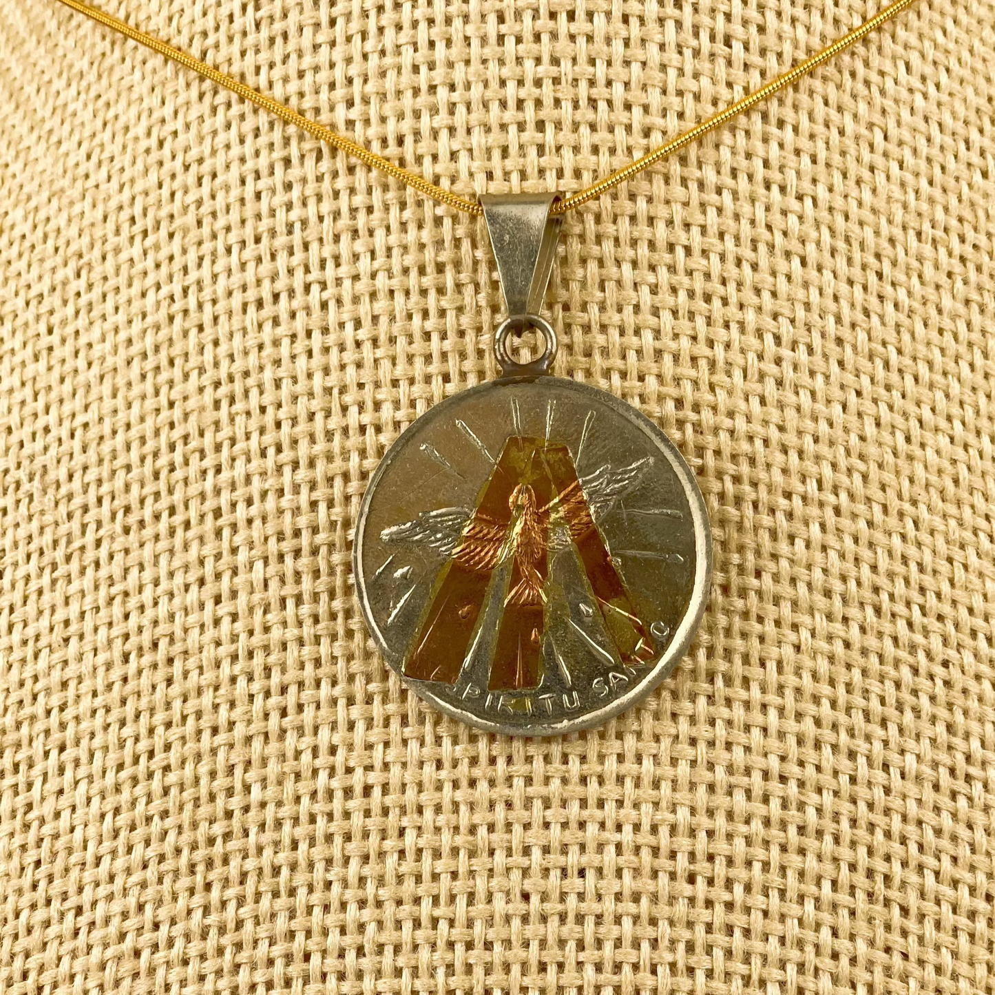 Medalla del Espiritu Santo con Tetagramatón