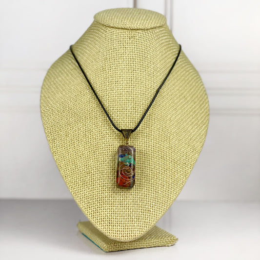 Collar de Orgonita con Cristales de los 7 Chakras